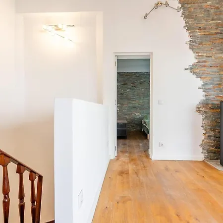 Apartment Serene 4Br Family Home By River