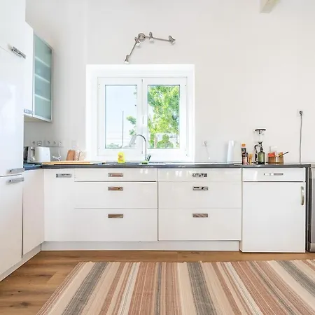 Serene 4Br Family Home By River Daire