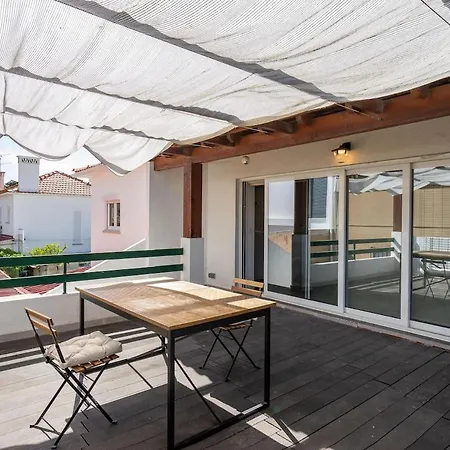 Apartment Serene 4Br Family Home By River