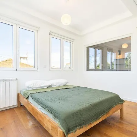 Serene 4Br Family Home By River Apartment